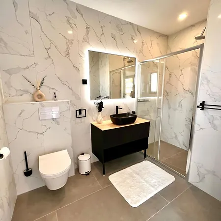 Lux Escada Διαμέρισμα *