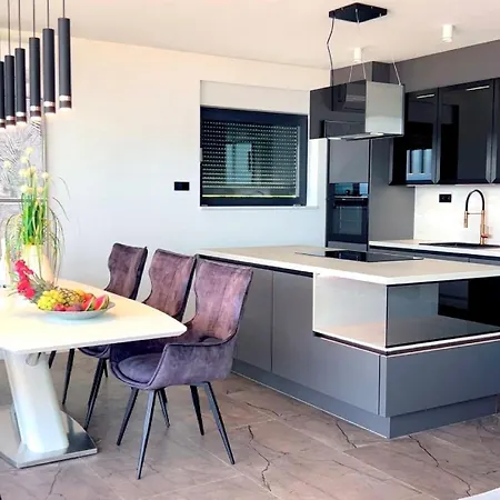 Apartment Lux Escada Icici